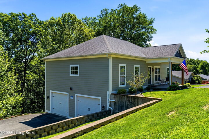 Property Photo:  2718 Windsor Forest Dr  KY 40272 