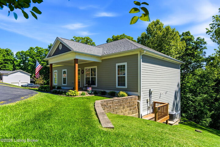 Property Photo: 2718 Windsor Forest Dr KY 40272
