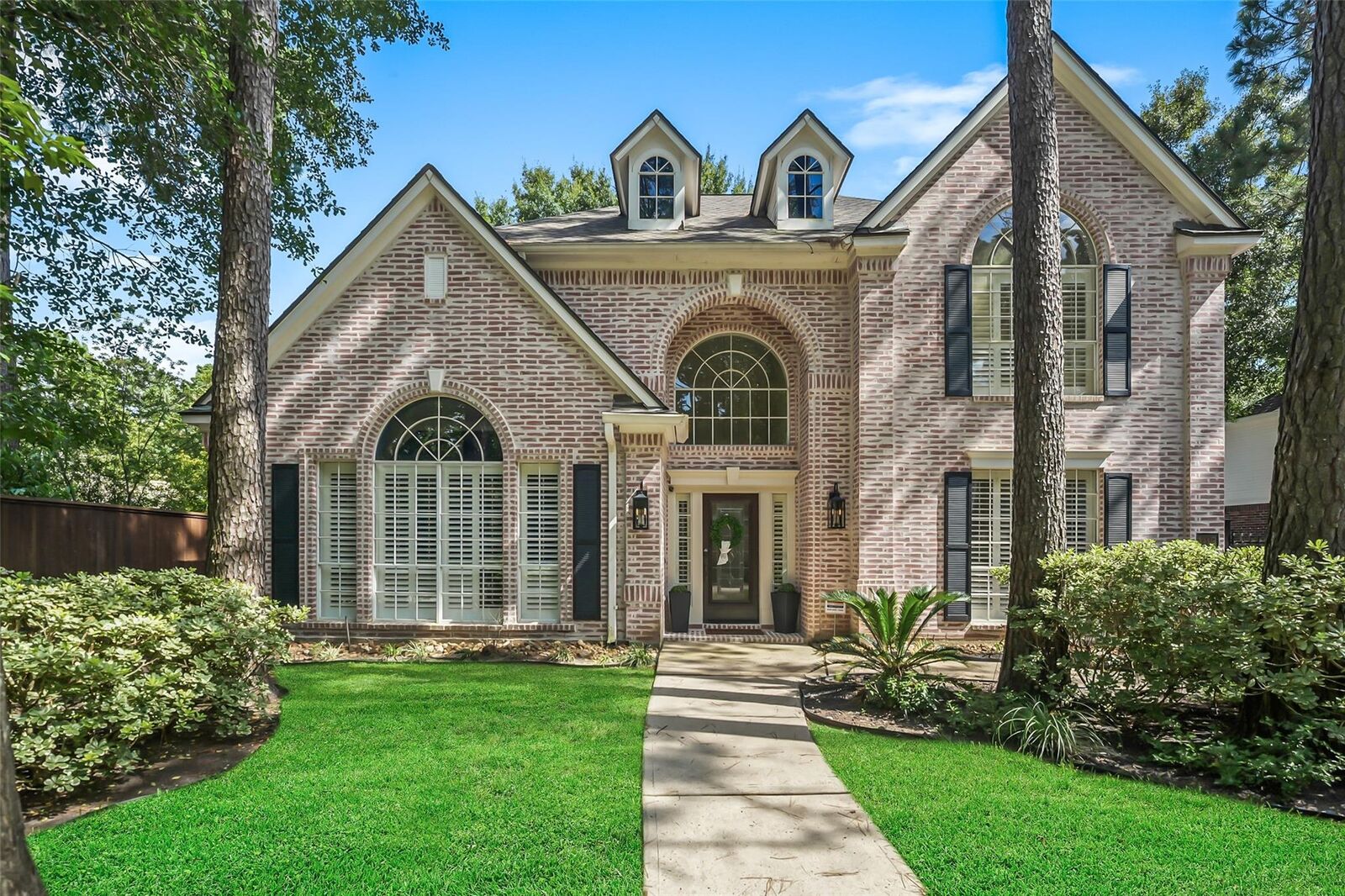 Property Photo: 107 N Summer Cloud Drive TX 77381