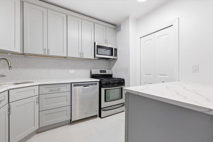 Property Photo: 45 River Dr South 609 NJ 07310