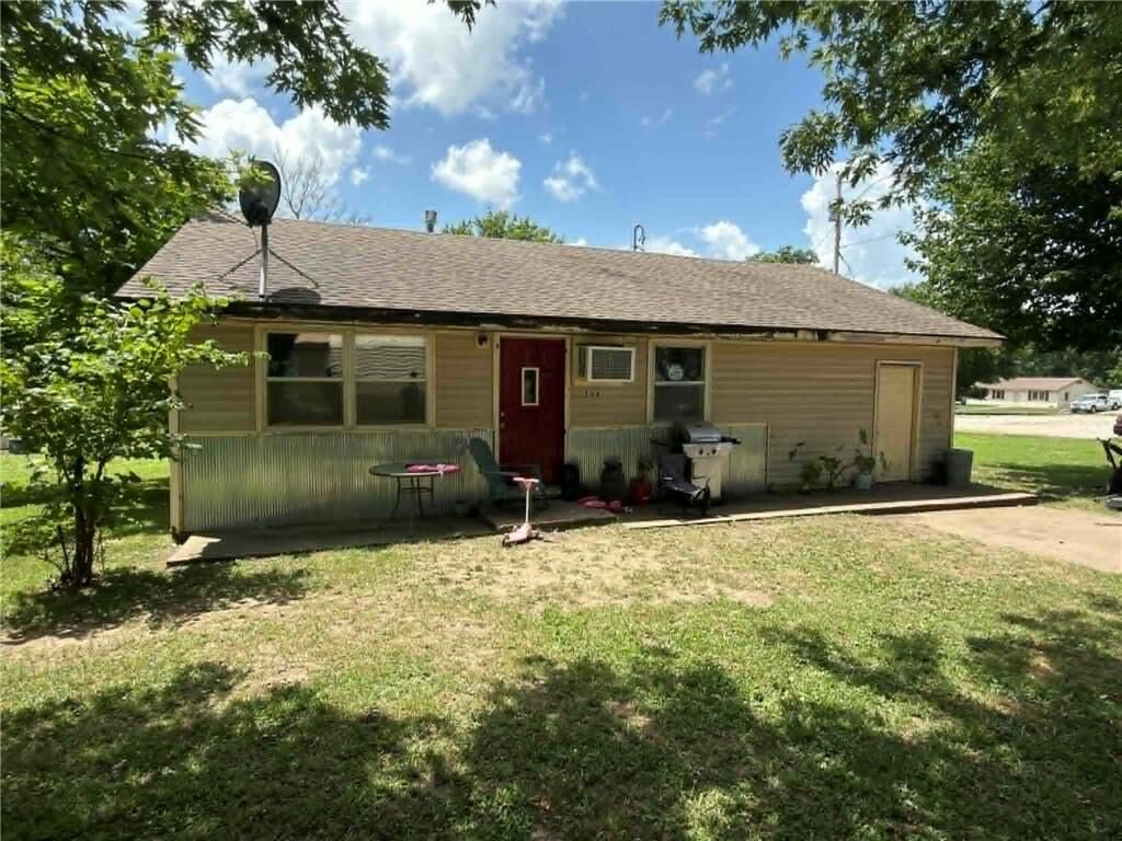 Property Photo: 508 N 3rd Street MO 64779