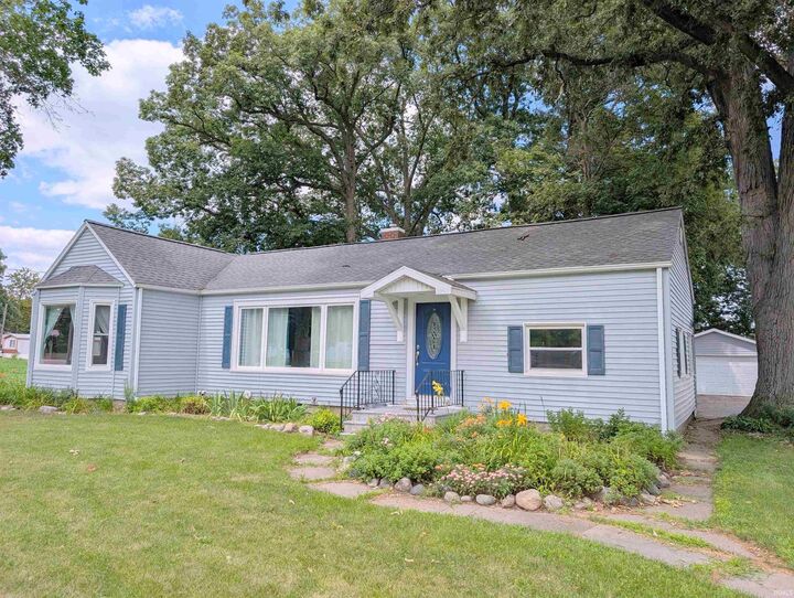 Property Photo: 1105 W Lancaster Street IN 46714