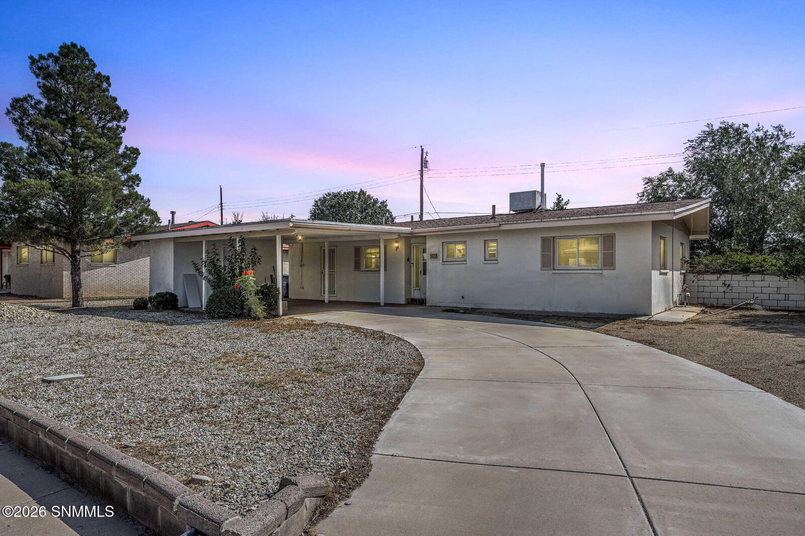 Property Photo:  1015 Calle Del Encanto  NM 88005 