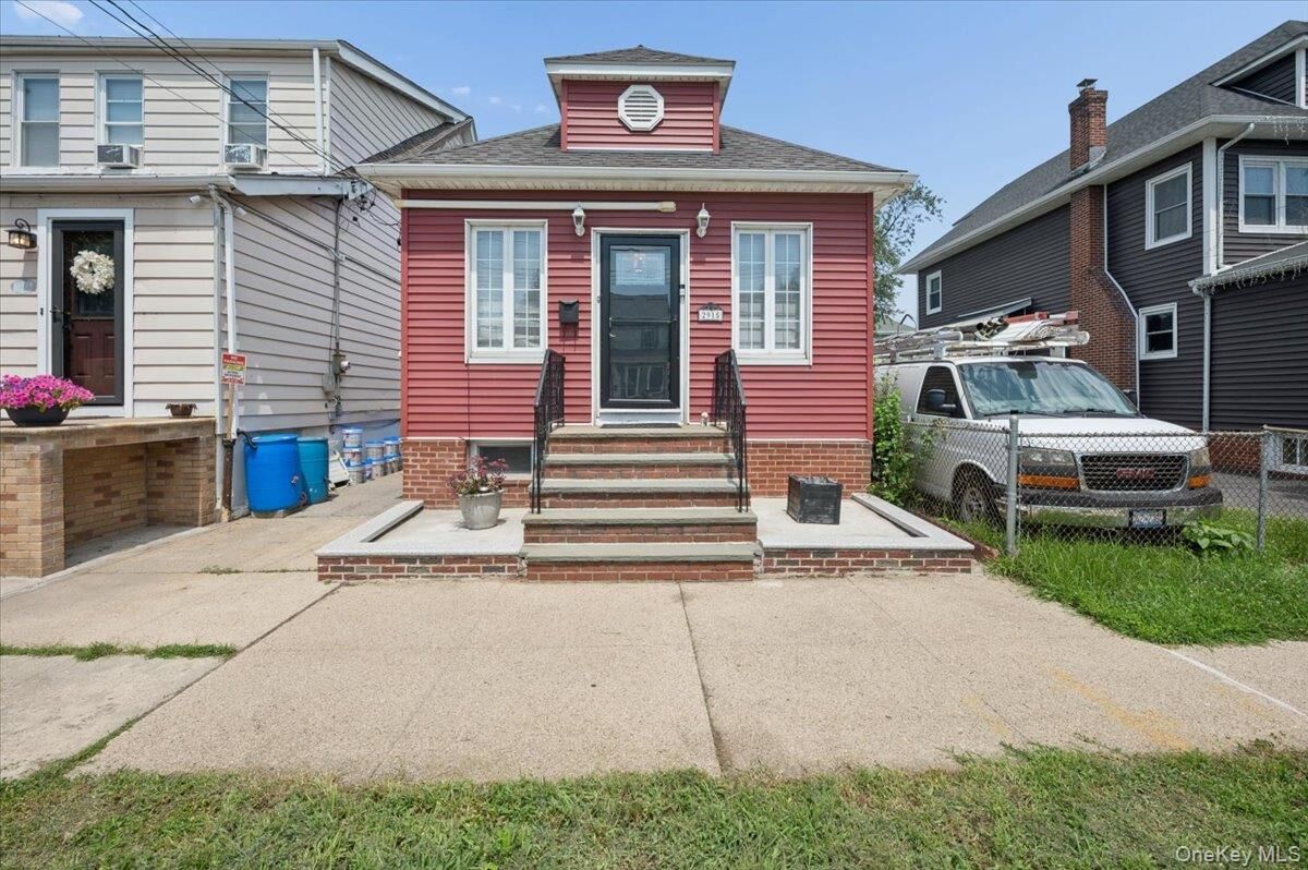 Property Photo:  2915 Sommer Place  NY 10465 