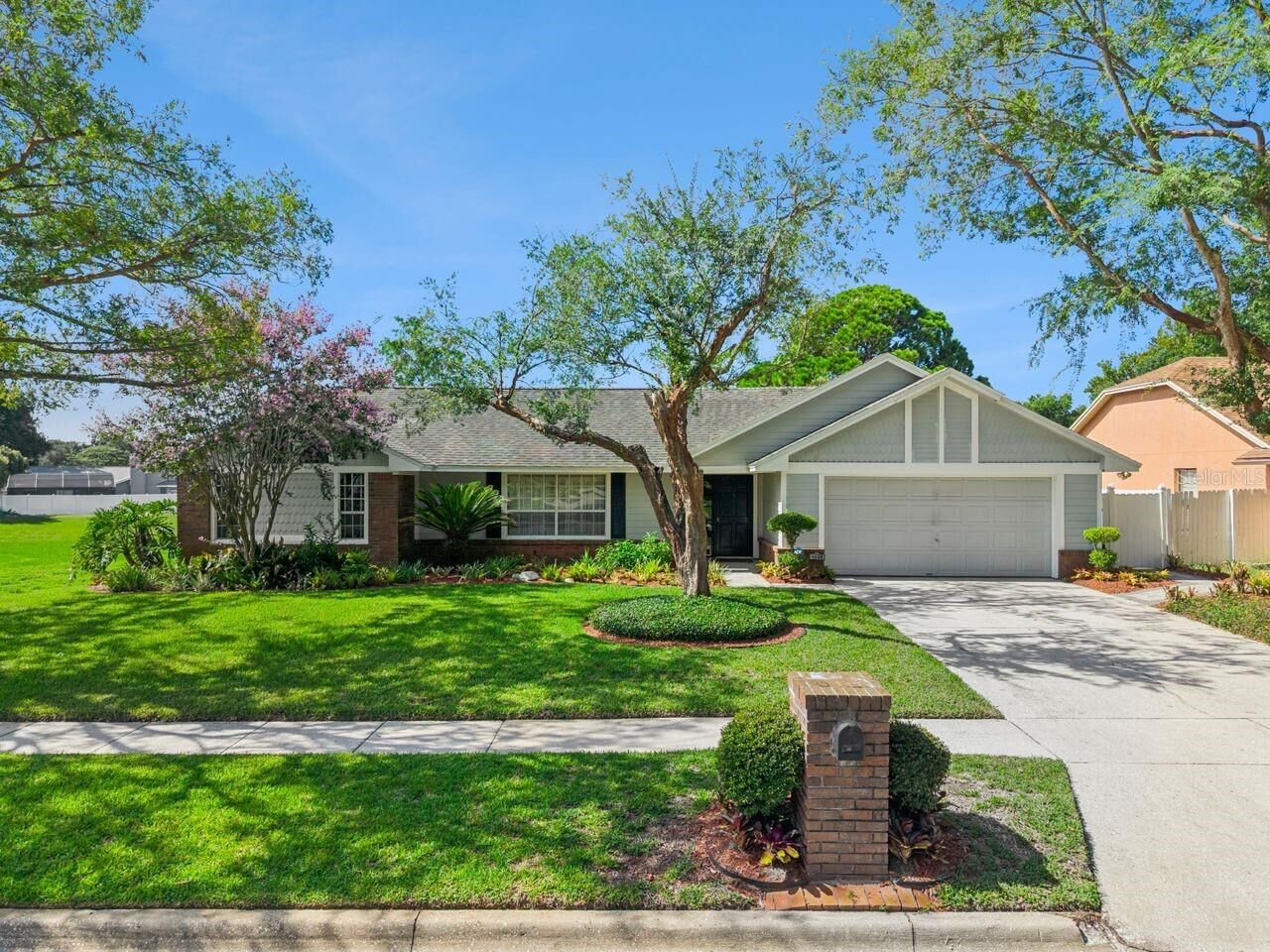 Property Photo: 1129 Climbing Rose Drive FL 32818