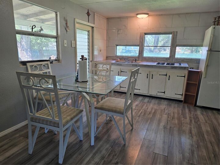 Property Photo:  5302 Swaying Palm Drive  FL 33982 