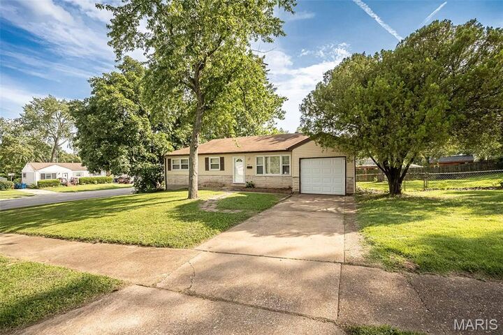 Property Photo:  1115 Forestwood Drive  MO 63135 