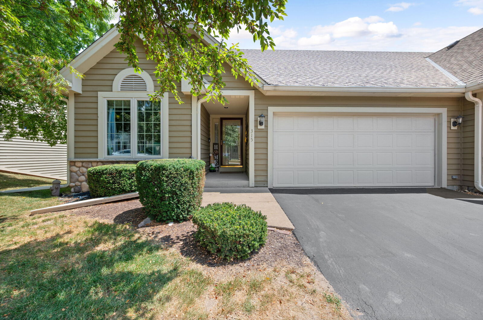 Property Photo:  315 Endfield Cir  WI 53186 