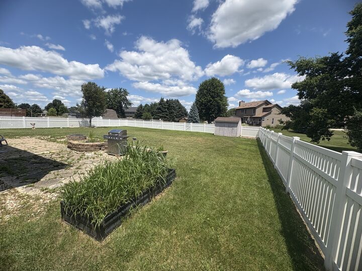 Property Photo: 1239 Sandhurst Drive IL 60548