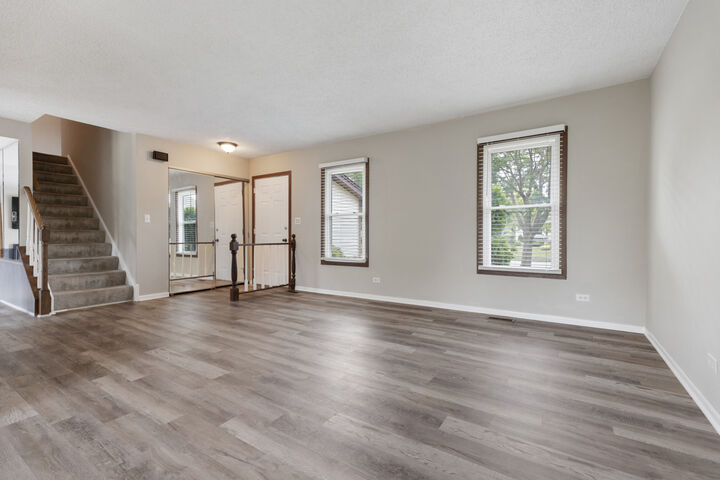 Property Photo:  1842 Hawk Lane  IL 60007 