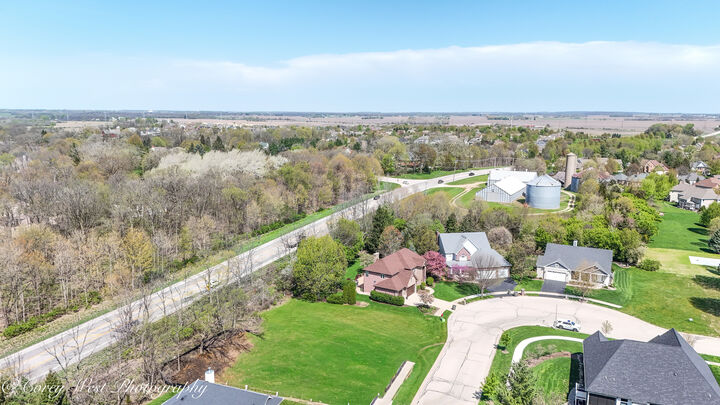 Property Photo: 625 Sheffield Circle IL 60554