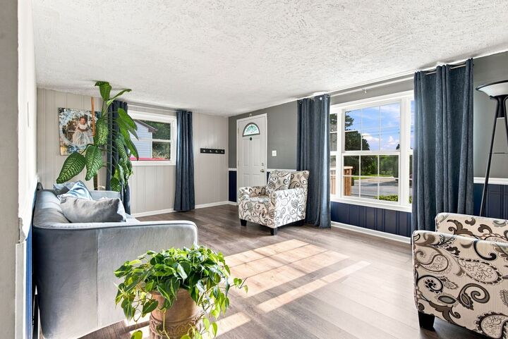 Property Photo:  913 Church Road  IL 60505 