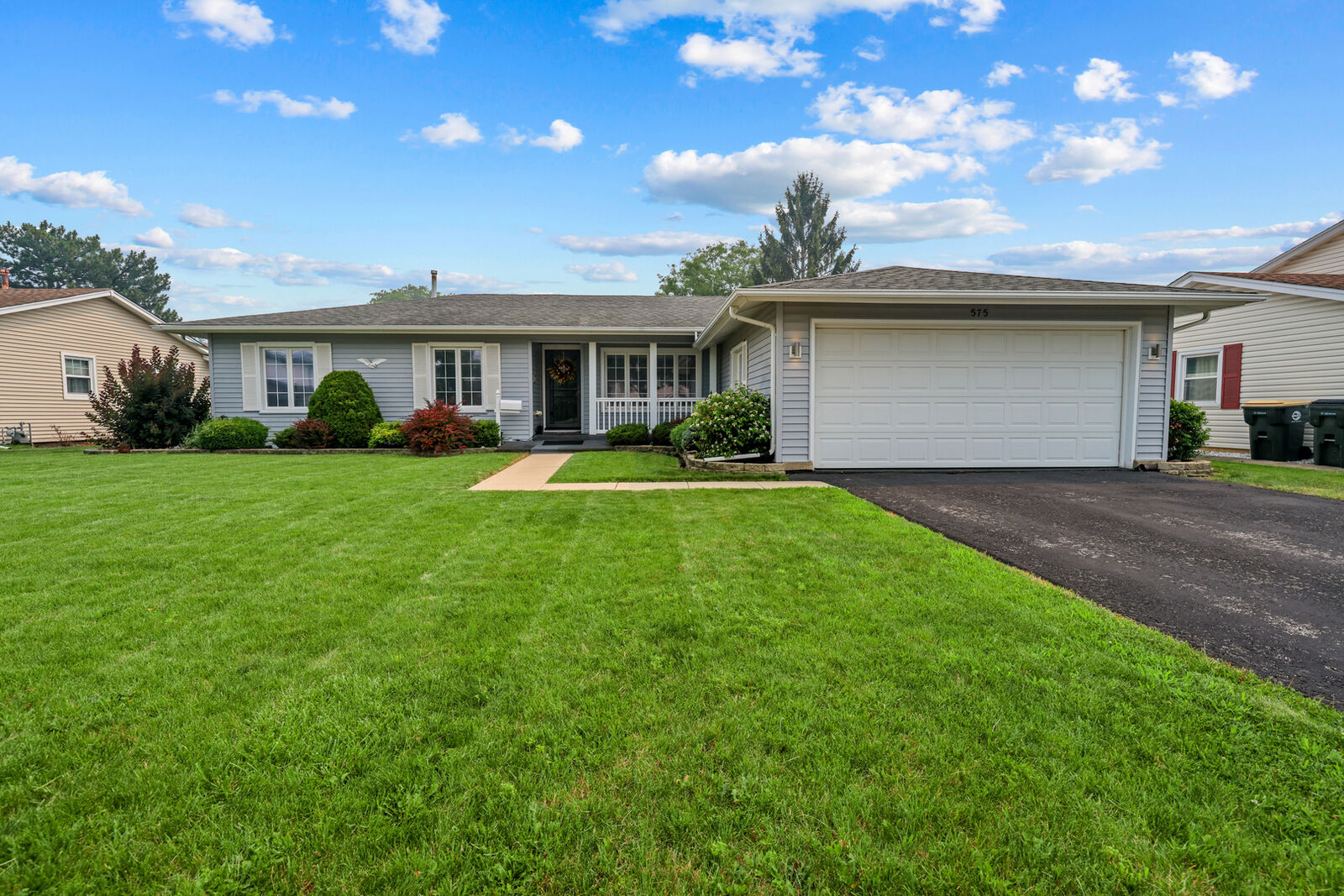 Property Photo:  575 Gateshead N Avenue  IL 60007 