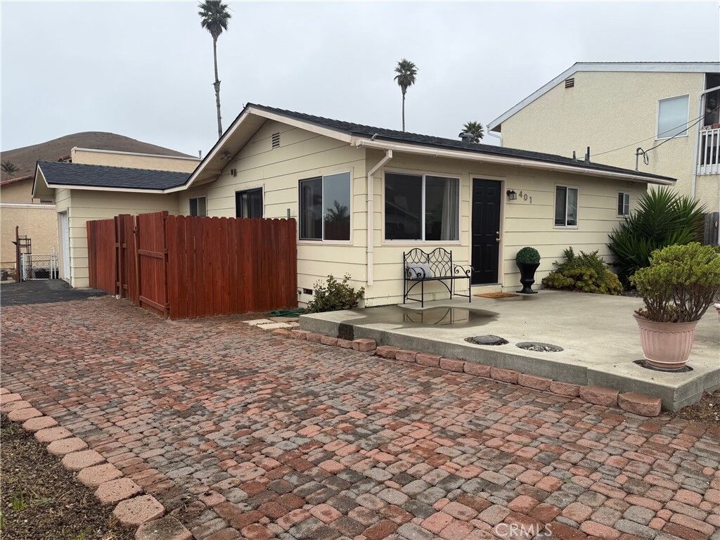 Property Photo:  401 Tahiti  CA 93442 