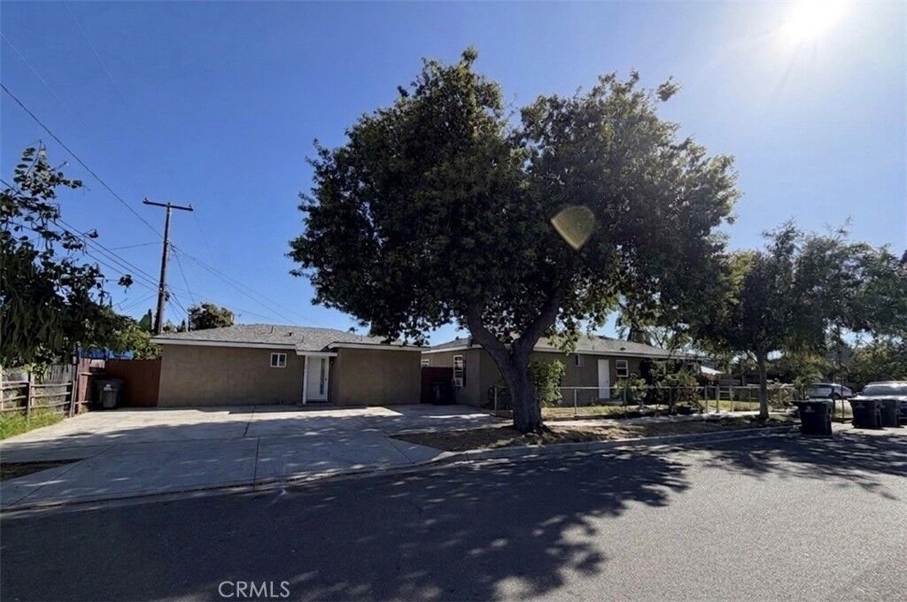 Property Photo:  1621 S Diamond  CA 92704 