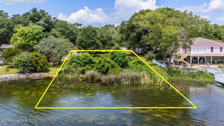 Property Photo:  621 Lakeshore Drive  NC 28468 