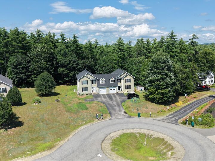 Property Photo: 14 Kettle Lane NH 03070