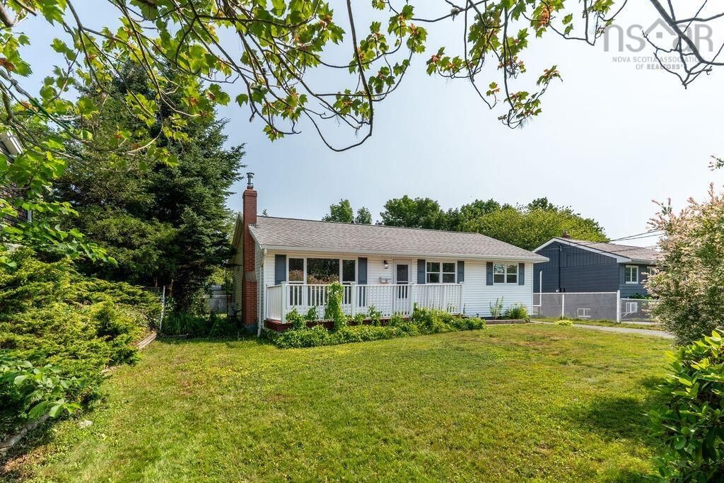 Property Photo: 17 Topsail Boulevard NS B2W 2G5