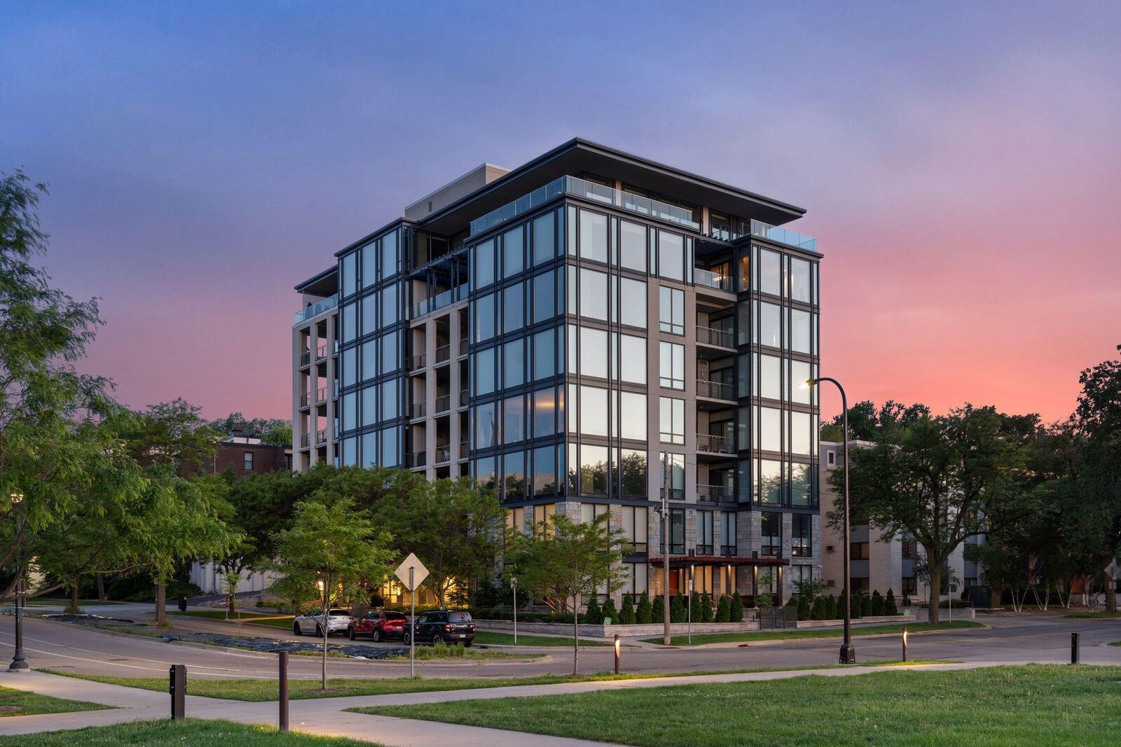Property Photo:  301 Kenwood Parkway 602  MN 55403 