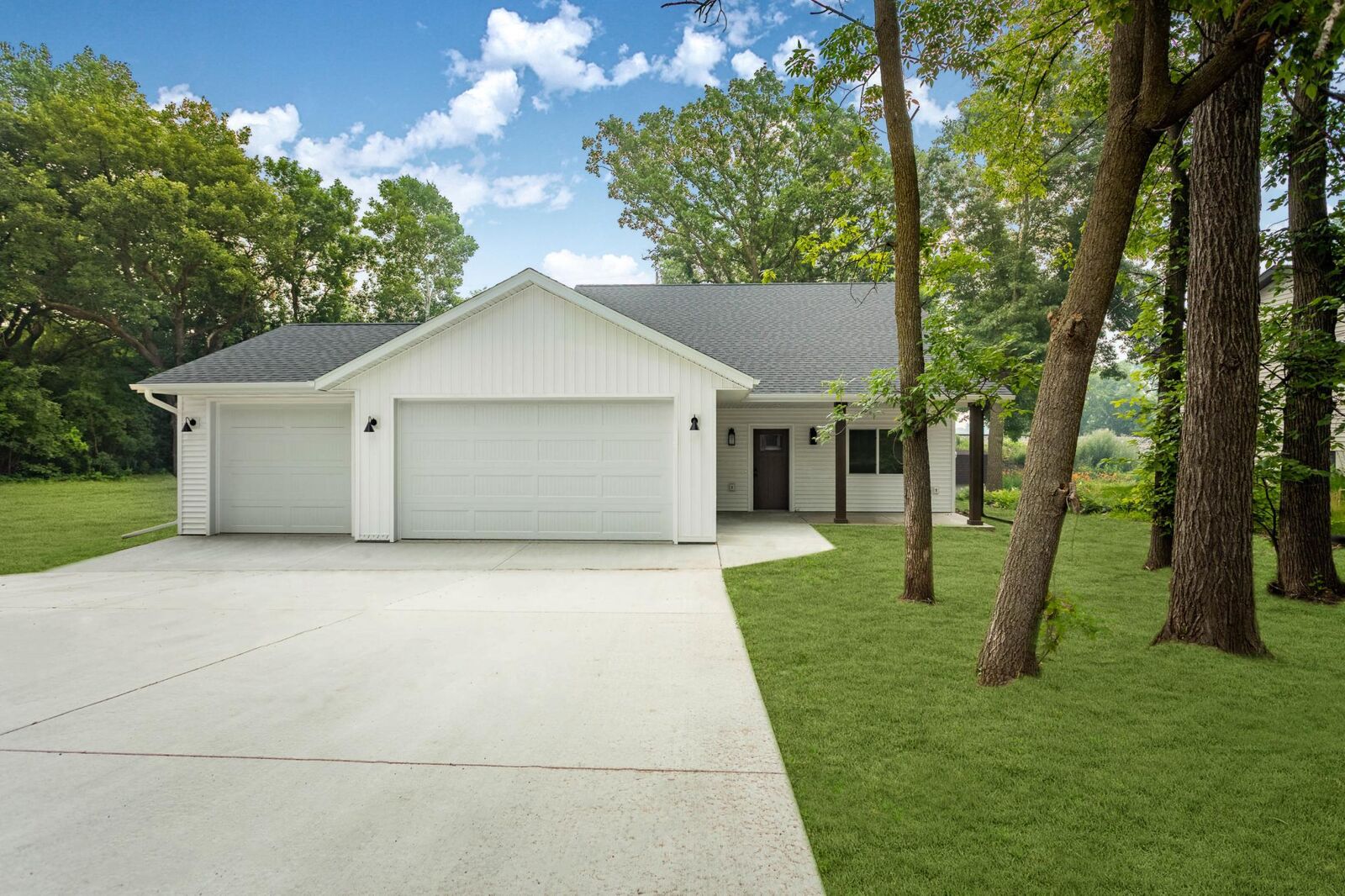 Property Photo: 1011 Nokomis Street MN 56308