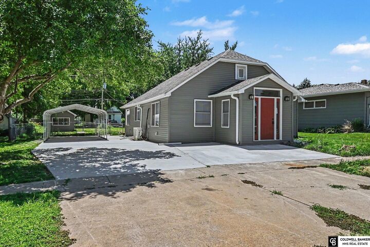 Property Photo:  1011 M Street  NE 68061 