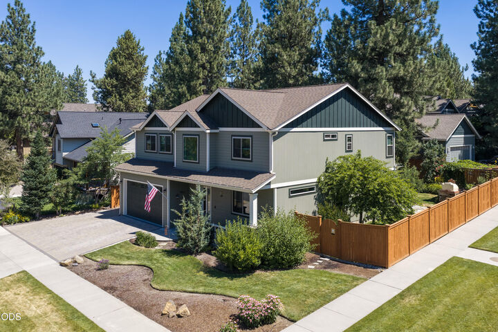 Property Photo:  61316 Brianne Place  OR 97702 