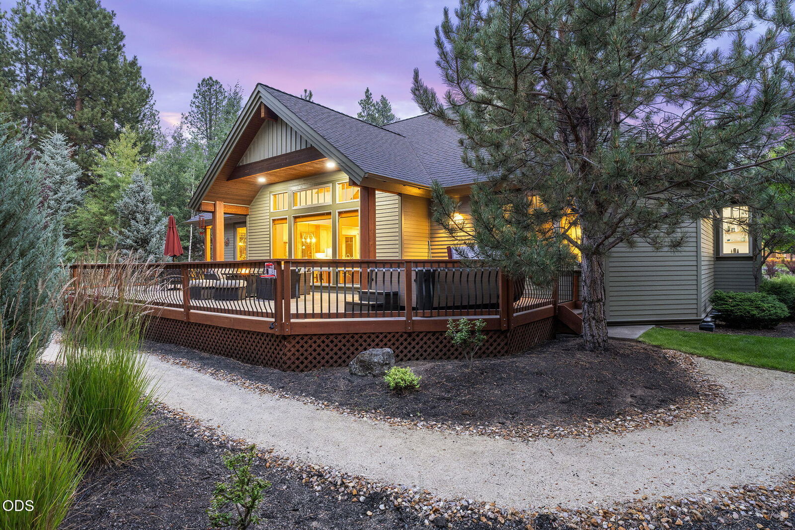 Property Photo: 152 NW Champanelle Way OR 97703