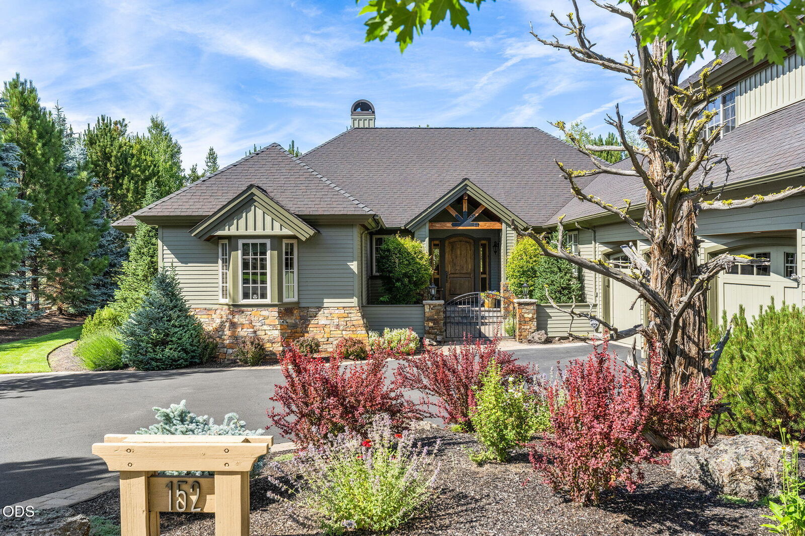 Property Photo:  152 NW Champanelle Way  OR 97703 