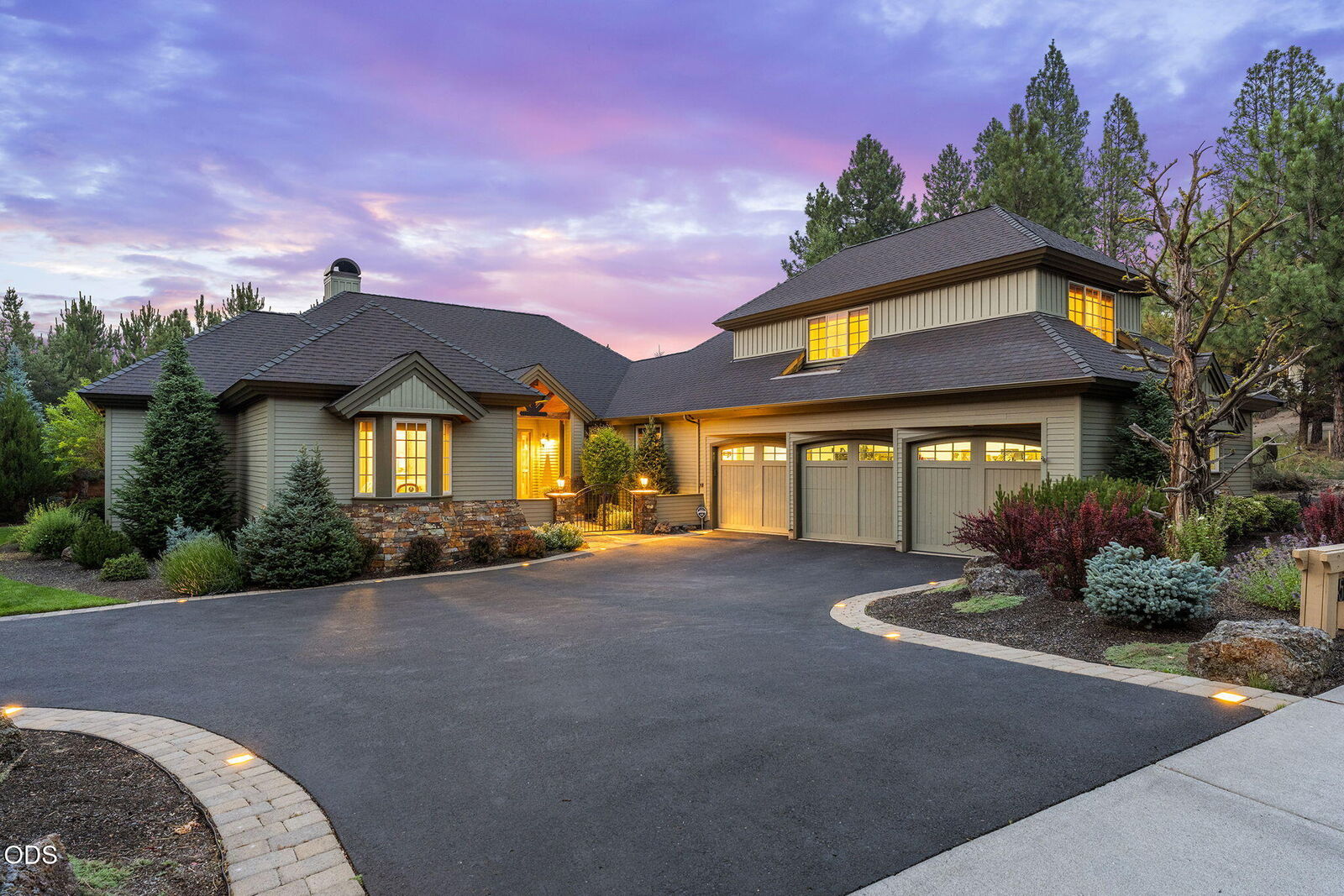 Property Photo: 152 NW Champanelle Way OR 97703