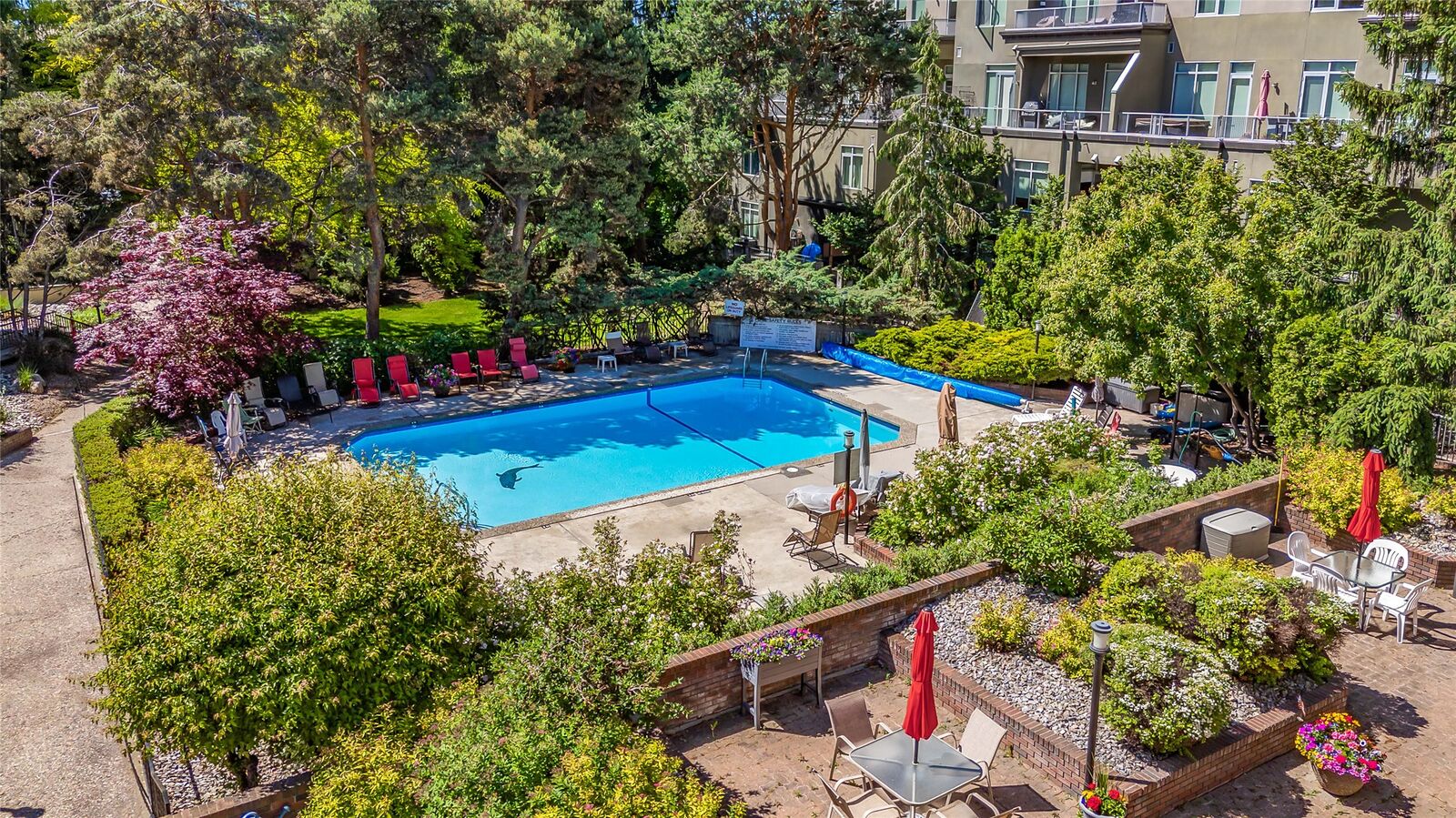 Property Photo: 1056 Bernard Avenue 201 BC V1Y 8L7