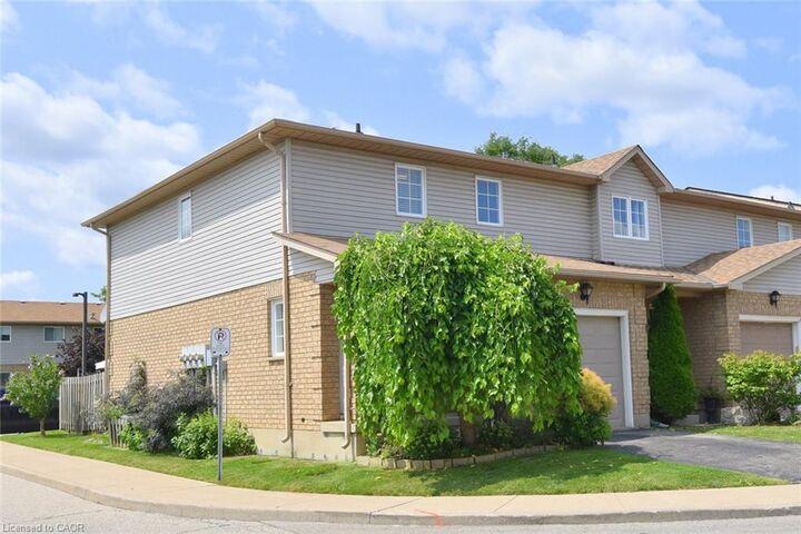 Property Photo: 12 Whitedeer Road 18 ON L8J 3T4