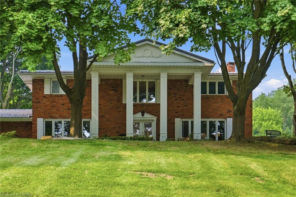 Property Photo:  