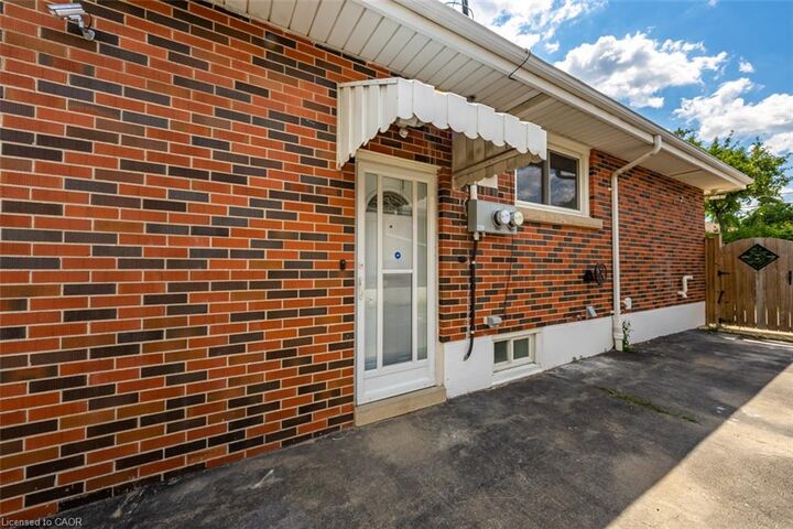 Property Photo:  172 Fennell Avenue E Lower  ON L9A 1S3 