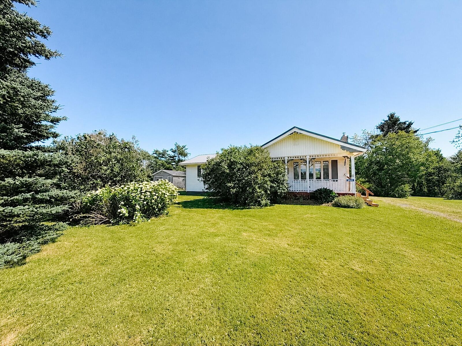 Property Photo: 2011 Robertson Road PE C0A 1R0