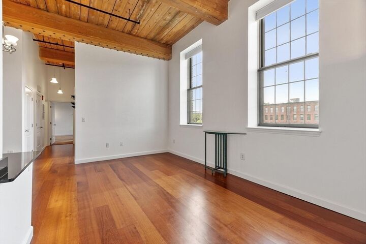 Property Photo:  52 Lawrence Dr 515  MA 01854 