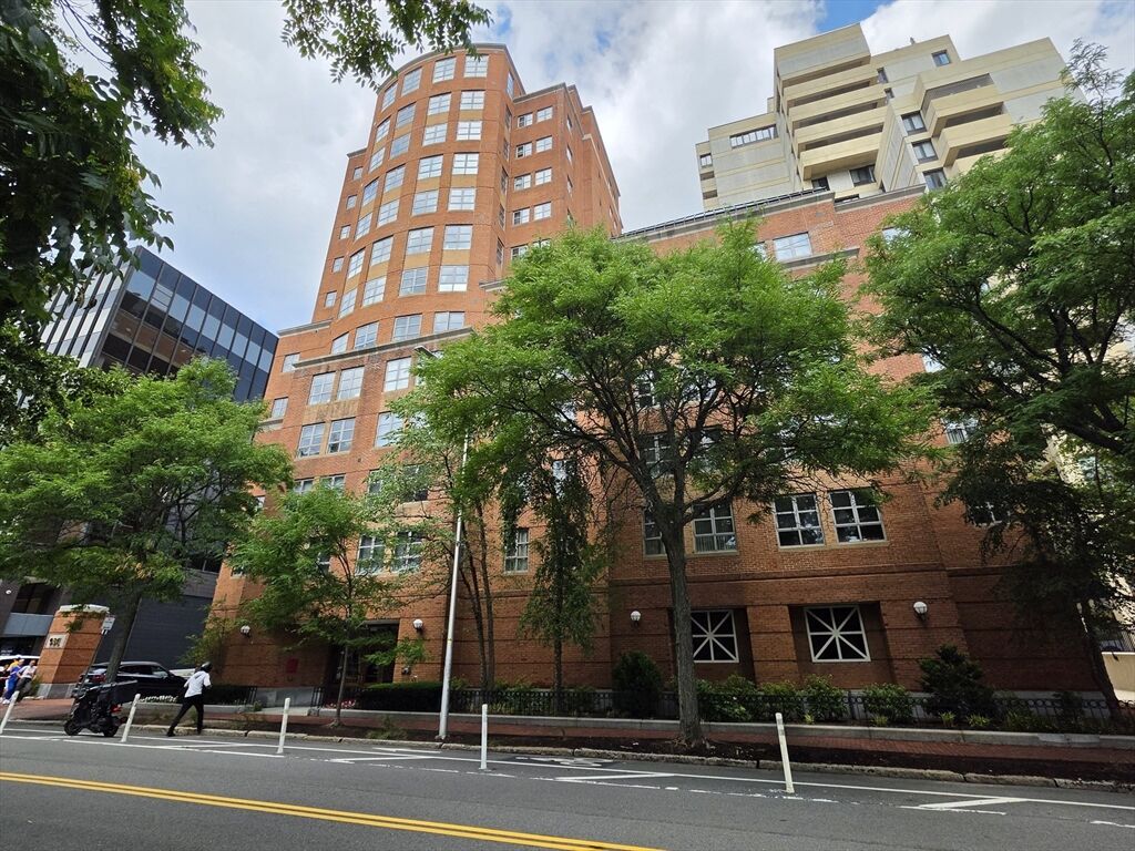 Property Photo:  931 Massachusetts Ave 303  MA 02139 