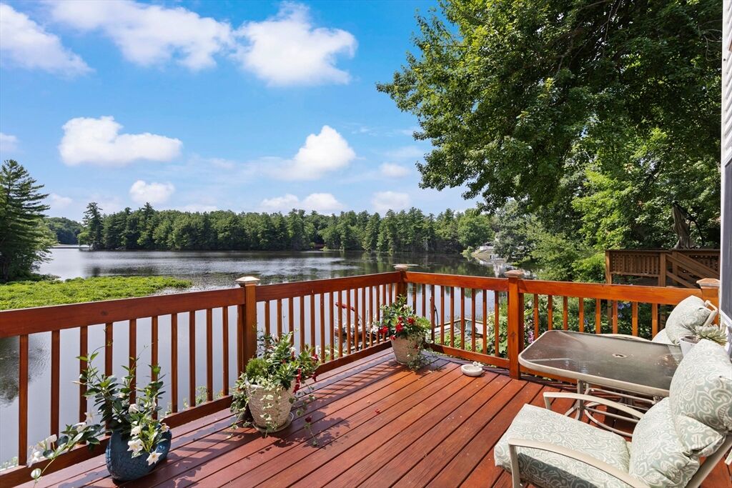 Property Photo:  20 Pond Dr  NH 03103 