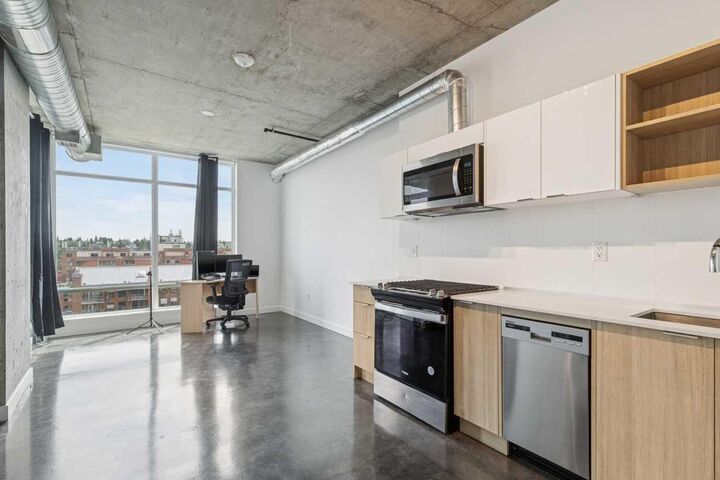 Property Photo: 1319 14 Avenue SW 903 AB T3C 0W3