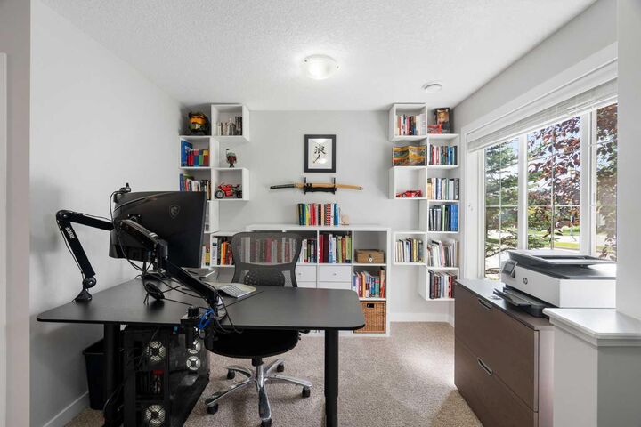 Property Photo: 426 Nolan Hill Boulevard NW AB T3R 0Y1