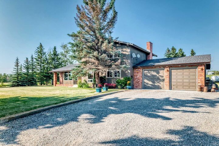 Property Photo:  261136 Range Road 33  AB T4C 0G6 