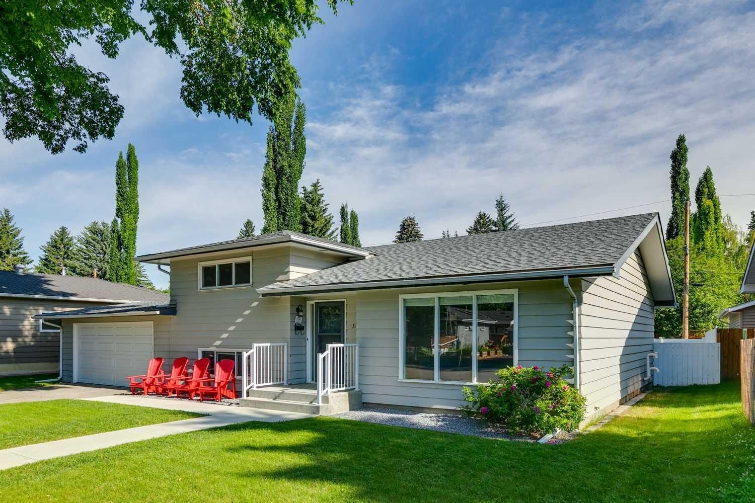 Property Photo:  117 Chinook Drive SW  AB T2V 2P8 