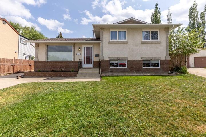 Property Photo:  46 Oxford Road W  AB T1K 4V4 