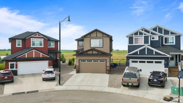 Property Photo: 718 Hampshire Cove NE AB T1V 0E6
