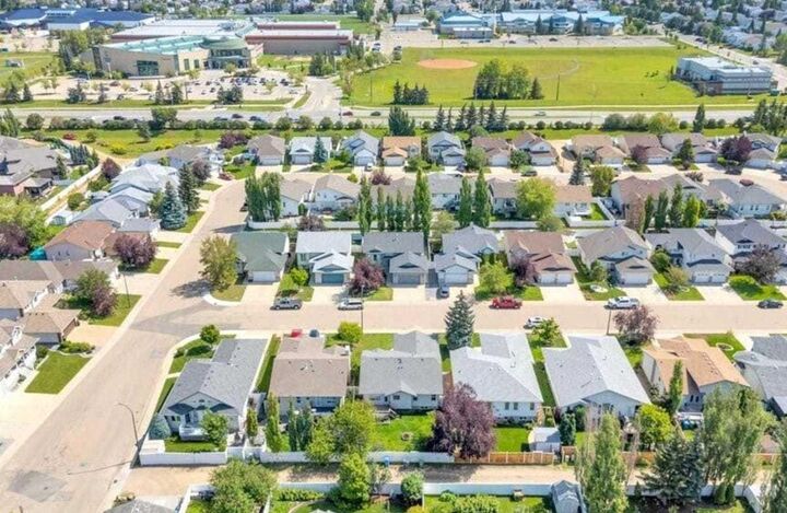 Property Photo: 12 Archibald Crescent AB T4R 2X3