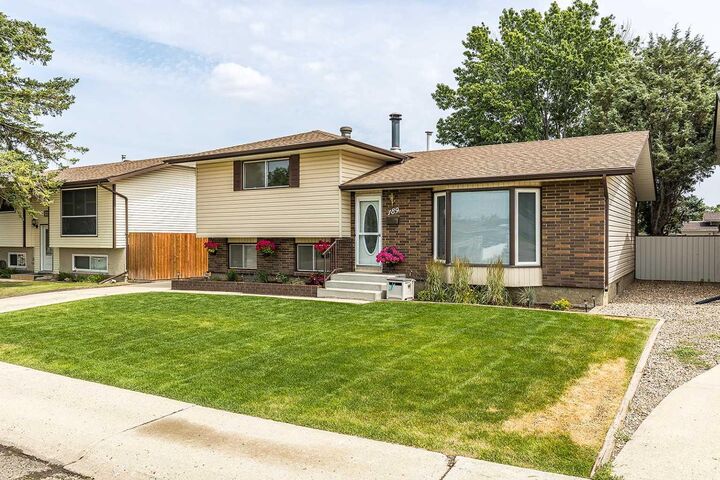 Property Photo: 189 Hull Crescent NE AB T1C 1C9