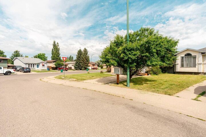 Property Photo: 194 Mt Blakiston Road W AB T1K 6M5