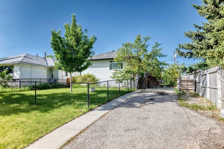 4004 7 Avenue SW — photo 1
