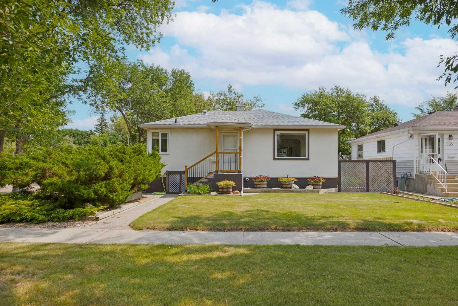 Property Photo:  931 20 Street S  AB T1J 3K1 