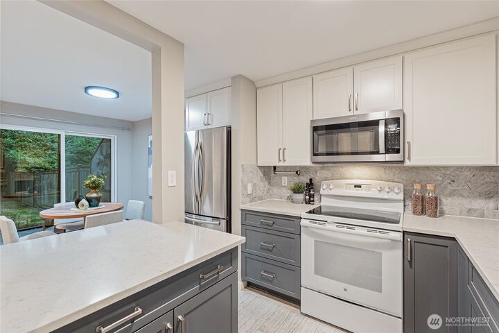 Property Photo:  10053 NE 138th Place F5  WA 98034 