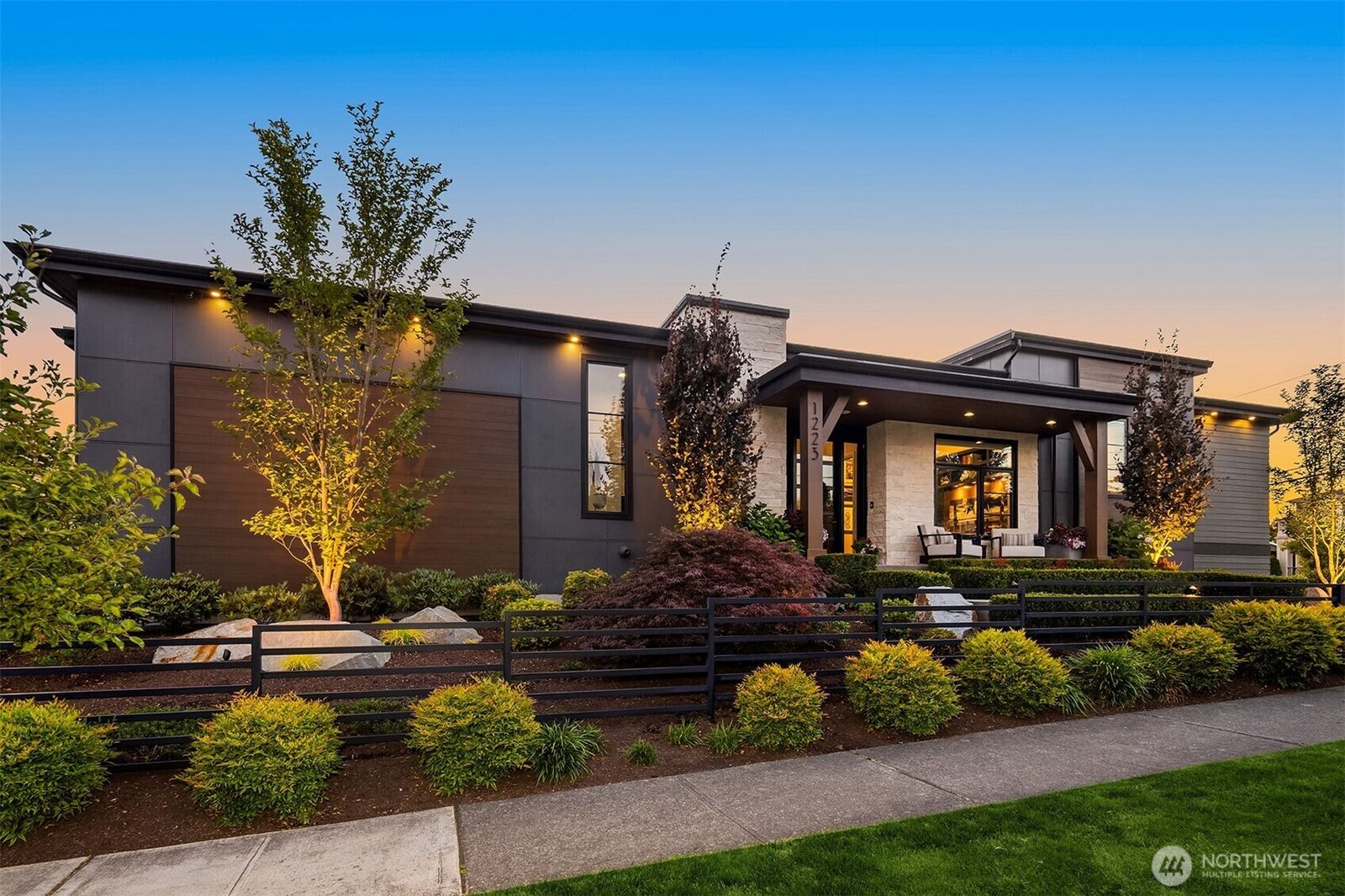 Property Photo:  1223  2nd Street  WA 98033 